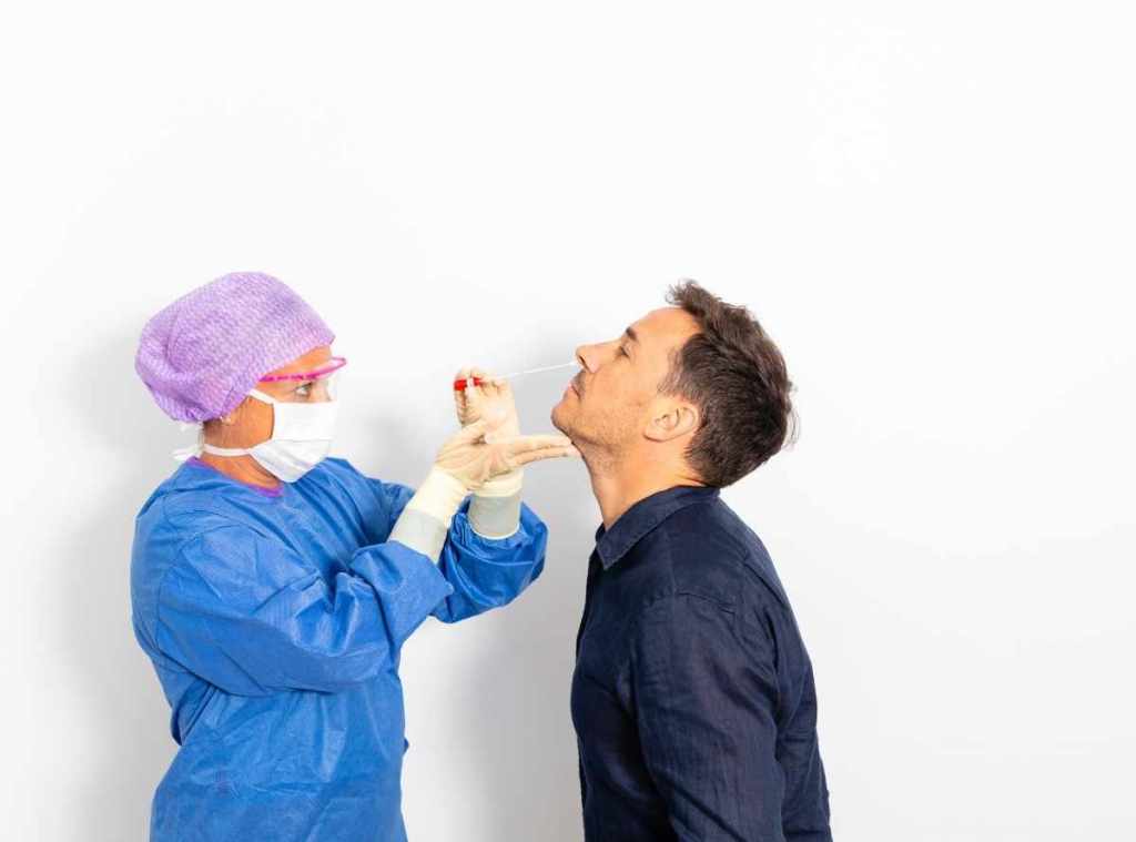 Pruebas COVID en Viajes: Lo que Necesitas Saber Antes de Tu Próximo&nbsp;Destino